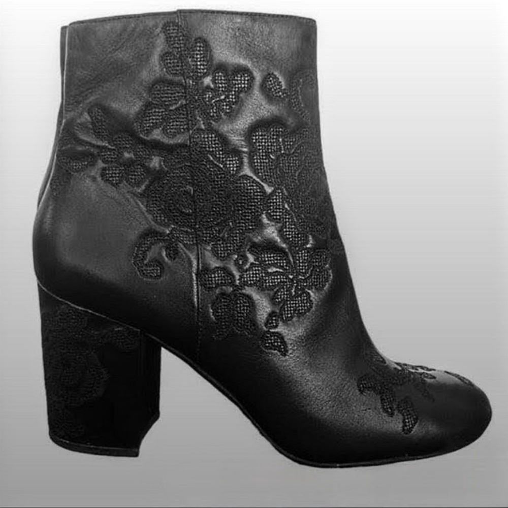 👢 Michael Kors VTG Leather Embossed Floral Side Zip Boots /Ankle Booties Black - Picture 4 of 10